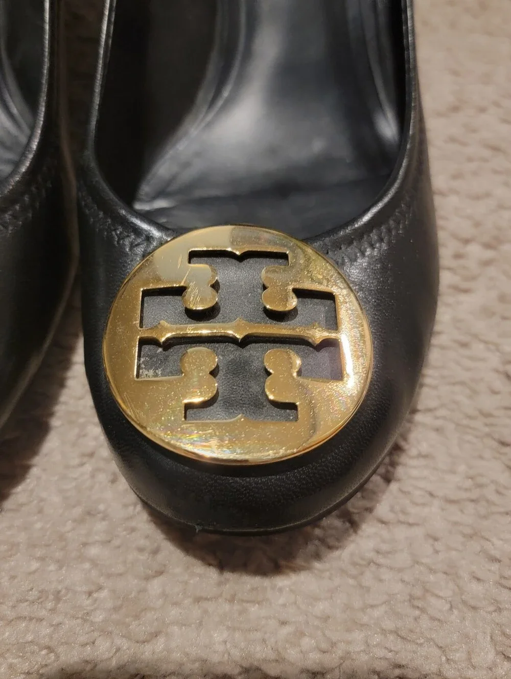 Tory Burch Sally Black Leather Gold Emblem Wedges Heels Pumps Size 11